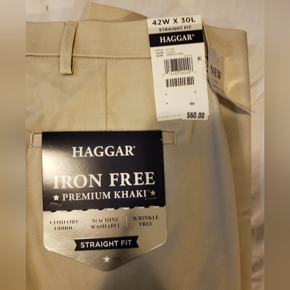 Men's Haggar® Iron Free Premium Khaki™ Classic-Fit Pleat Front Hidden Comfort Wa - Picture 5 of 8